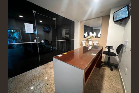 Apartamento para alugar com 65m², 2 quartos e sem vaga Apartamento para alugar com 65m², 2 quartos e sem vagaHall