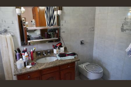 Casa à venda com 500m², 5 quartos e 5 vagasBanheiro da Suíte 1