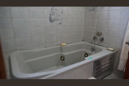 Casa à venda com 500m², 5 quartos e 5 vagasBanheiro da Suíte 1