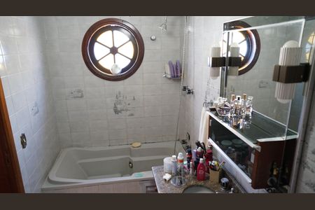 Casa à venda com 500m², 5 quartos e 5 vagasBanheiro da Suíte 1
