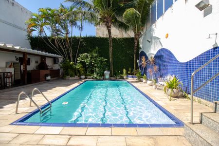 Casa à venda com 399m², 4 quartos e 4 vagasPiscina