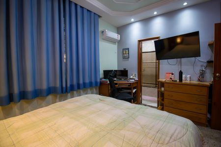 Casa à venda com 399m², 4 quartos e 4 vagasSuíte 1