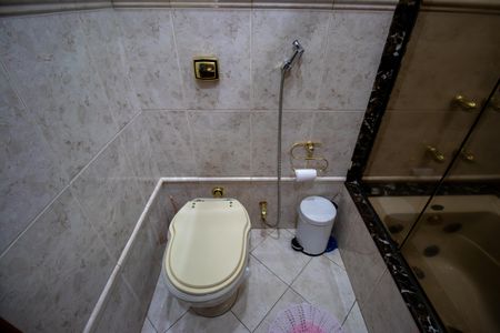 Casa à venda com 399m², 4 quartos e 4 vagasBanheiro da Suíte 1