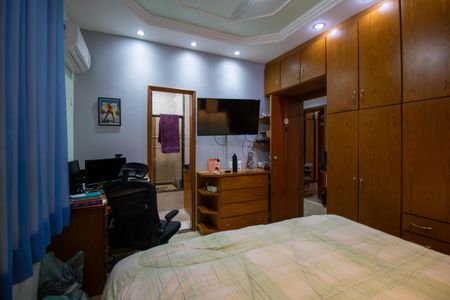 Casa à venda com 399m², 4 quartos e 4 vagasSuíte 1