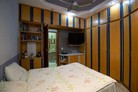 Casa à venda com 399m², 4 quartos e 4 vagasSuíte 2