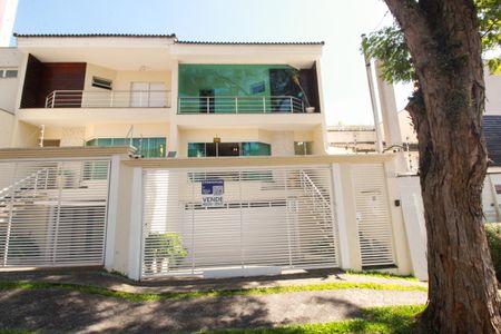 Casa à venda com 240m², 3 quartos e 4 vagasFachada