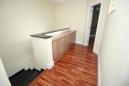 Casa à venda com 240m², 3 quartos e 4 vagasCorredor