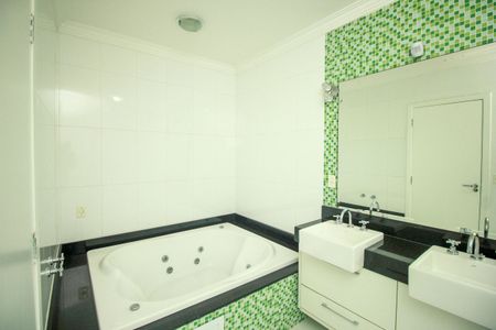 Casa à venda com 240m², 3 quartos e 4 vagasBanheiro da Suíte Master