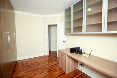 Casa à venda com 240m², 3 quartos e 4 vagasSuíte 3