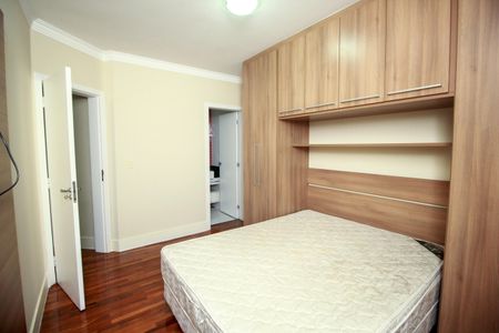 Casa à venda com 240m², 3 quartos e 4 vagasSuíte 2