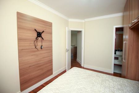 Casa à venda com 240m², 3 quartos e 4 vagasSuíte 2