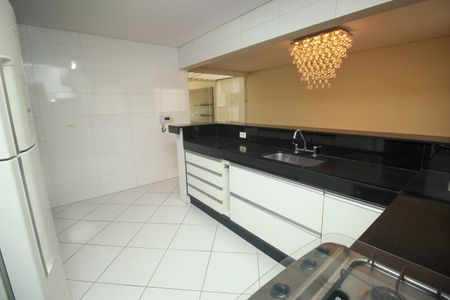 Casa à venda com 240m², 3 quartos e 4 vagasCozinha