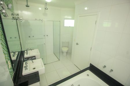 Casa à venda com 240m², 3 quartos e 4 vagasBanheiro da Suíte Master