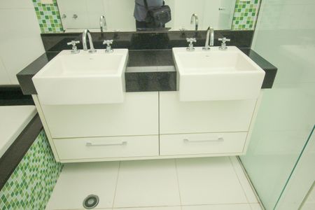 Casa à venda com 240m², 3 quartos e 4 vagasBanheiro da Suíte Master