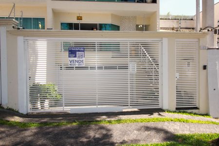 Casa à venda com 240m², 3 quartos e 4 vagasPlaca instalada em 21/03/2026 com o código WYNY-1413