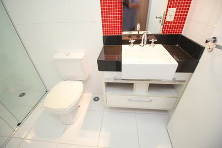 Casa à venda com 240m², 3 quartos e 4 vagasBanheiro da Suíte 2