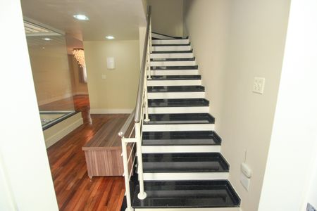Casa à venda com 240m², 3 quartos e 4 vagasEscada