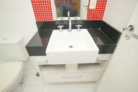 Casa à venda com 240m², 3 quartos e 4 vagasBanheiro da Suíte 2