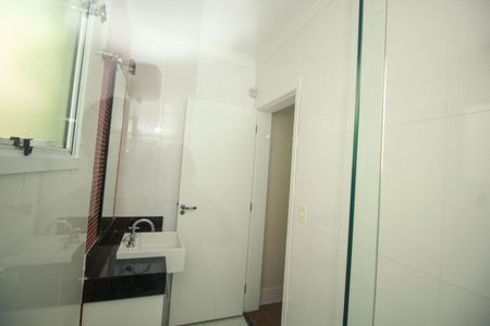 Casa à venda com 240m², 3 quartos e 4 vagasBanheiro da Suíte 2