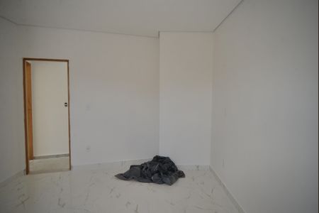 Casa à venda com 185m², 3 quartos e 4 vagasQuarto Suite 2