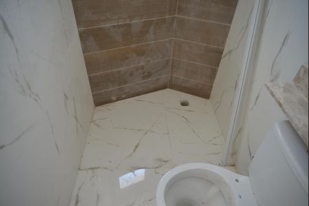 Casa à venda com 185m², 3 quartos e 4 vagasBanheiro da Suíte 2