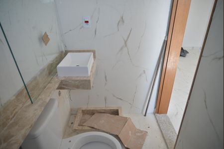 Casa à venda com 185m², 3 quartos e 4 vagasBanheiro da Suíte 2
