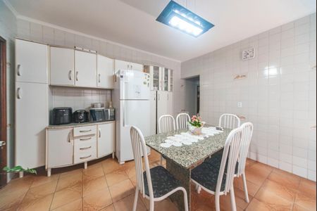 Casa à venda com 430m², 6 quartos e 2 vagasCozinha 