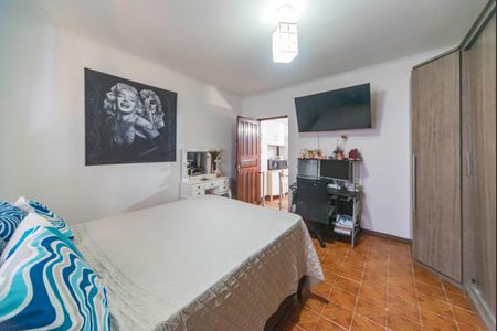 Casa à venda com 430m², 6 quartos e 2 vagas Casa à venda com 430m², 6 quartos e 2 vagasQuarto 2