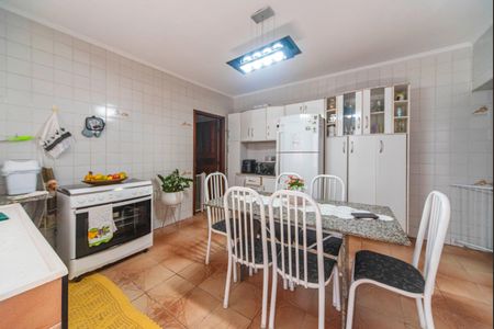 Casa à venda com 430m², 6 quartos e 2 vagas Casa à venda com 430m², 6 quartos e 2 vagasCozinha