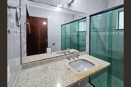 Casa para alugar com 405m², 3 quartos e 5 vagasBanheiro social
