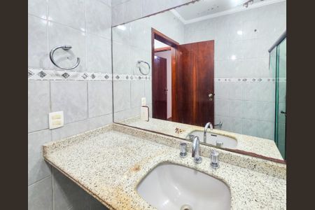 Casa para alugar com 405m², 3 quartos e 5 vagasBanheiro social