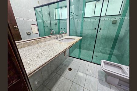 Casa para alugar com 405m², 3 quartos e 5 vagasBanheiro social