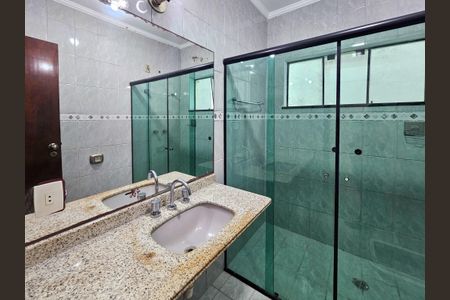 Casa para alugar com 405m², 3 quartos e 5 vagasBanheiro social