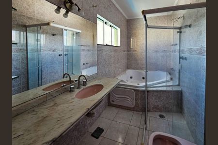 Casa para alugar com 405m², 3 quartos e 5 vagasBanheiro da Suíte 2