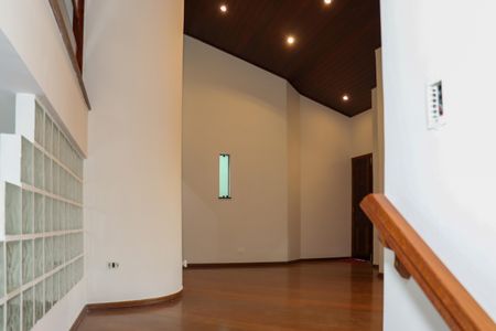 Casa para alugar com 405m², 3 quartos e 5 vagasEscada