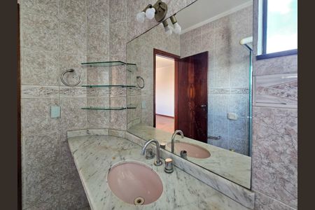 Casa para alugar com 405m², 3 quartos e 5 vagasBanheiro da Suíte 2