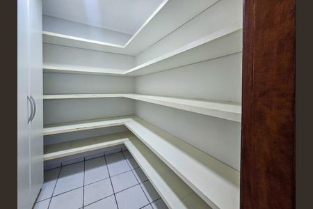 Casa para alugar com 405m², 3 quartos e 5 vagasDespensa