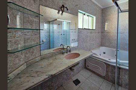 Casa para alugar com 405m², 3 quartos e 5 vagasBanheiro da Suíte 2