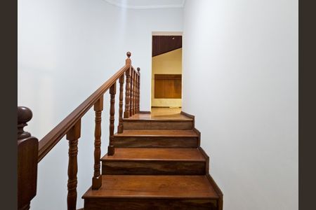 Casa para alugar com 405m², 3 quartos e 5 vagasEscada