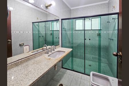 Casa para alugar com 405m², 3 quartos e 5 vagasBanheiro social