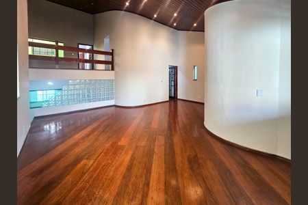 Casa para alugar com 405m², 3 quartos e 5 vagasSala