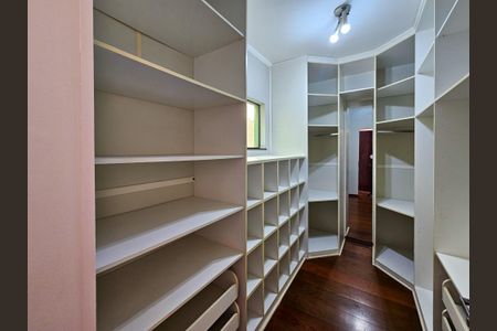 Casa para alugar com 405m², 3 quartos e 5 vagasCloset da Suíte