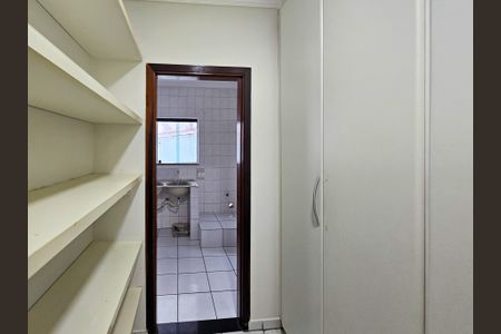 Casa para alugar com 405m², 3 quartos e 5 vagasDespensa