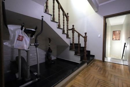 Casa à venda com 277m², 3 quartos e 6 vagasEscada