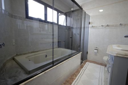 Casa à venda com 277m², 3 quartos e 6 vagasBanheiro Quarto Suíte 3