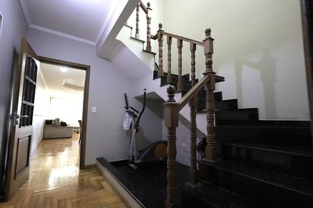 Casa à venda com 277m², 3 quartos e 6 vagasEscada