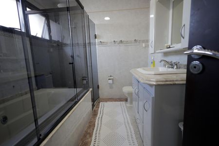 Casa à venda com 277m², 3 quartos e 6 vagasBanheiro Quarto Suíte 3