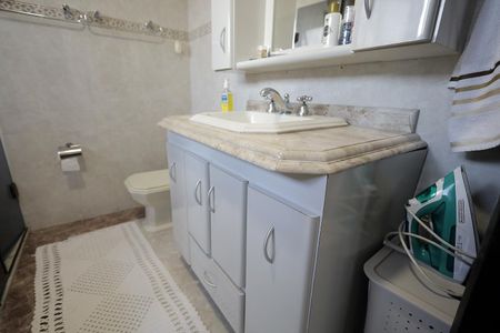 Casa à venda com 277m², 3 quartos e 6 vagasBanheiro Quarto Suíte 3