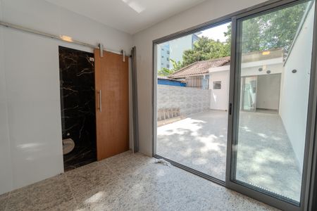 Apartamento à venda com 133m², 2 quartos e sem vagaÁrea de Serviço