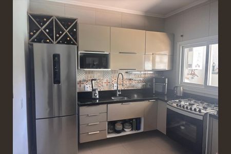 Casa à venda com 155m², 3 quartos e 2 vagas Casa à venda com 155m², 3 quartos e 2 vagasCozinha